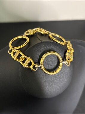 Vintage Monet Gold Link Circle Bracelet